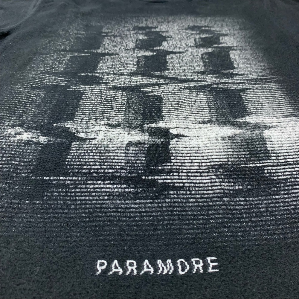 Paramore T-Shirt Size Medium Star-Tee Apparel Band Static Graphic Monuments Rare
